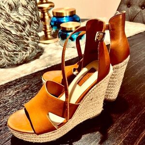 Forever 21 ESPARDRILLE wedges , sandals only worn once excellent condition !